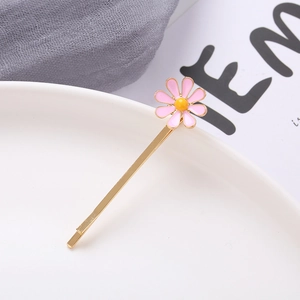 Floral daisy hair clip with pink gradient petals and gold metal finish for women