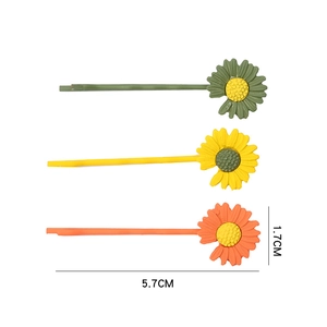 Madeliefje haarspeldjes in olijfgroen, geel en oranje met metalen clips van 5,7 cm