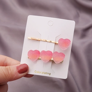 Barrettes cœur dégradé arc-en-ciel à texture mate sur épingles à cheveux dorées