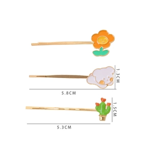 Detailoverzicht van cartoon haarspeldjes met bloemen en beren en exacte afmetingen