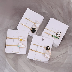 Barrettes à cheveux en émail chat et panda avec alliage plaqué or sur fond en maille