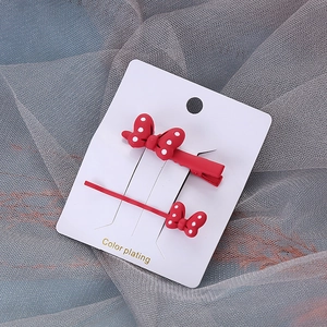 Ensemble de barrettes à cheveux nœud rouge à pois blancs sur carte de vente