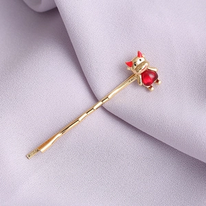 Barrette à cheveux zodiaque bœuf mignon avec design cœur rouge et métal doré poli
