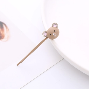 Barrette à cheveux ours brun mignon avec oreilles roses et strass sur fond blanc