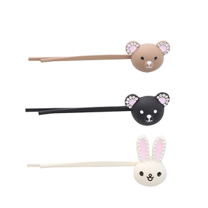 Détail de barrettes à cheveux cartoon avec ours, lapin, strass et perles élégantes