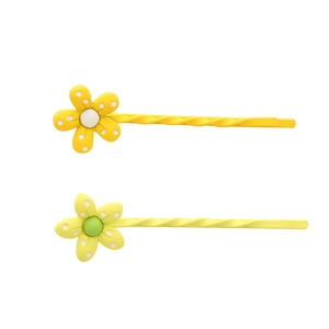 Détail de deux pinces à cheveux fleurs jaunes à pois blancs sur épingles en métal