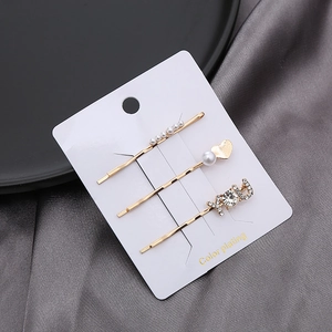 Detailansicht 3er-Set goldene Haarklammern mit Perlen und Strass auf Karte