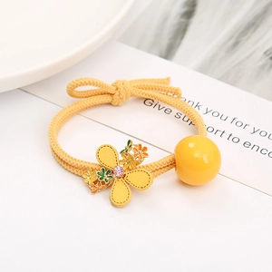 Élastique à cheveux camélia jaune avec bande tressée et perle décorative polie