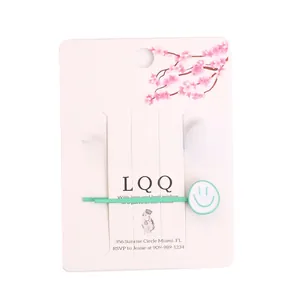 Détail de deux jolies barrettes à cheveux souriantes en bleu clair et vert menthe lot