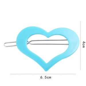 Süße himmelblaue Haarspange in Herzform für Damen mit 6,5 cm Länge und Herzdetail