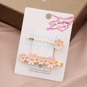 Ensemble de pinces à cheveux marguerite rose avec finition dorée et design émaillé