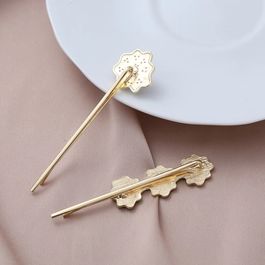 Barrettes à cheveux fleurs dorées élégantes en alliage poli avec fermeture à clip
