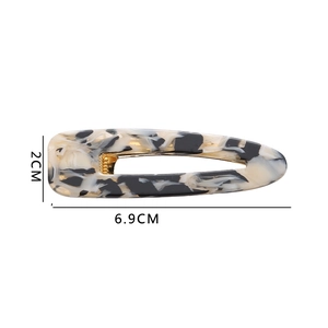 Detail view of marble pattern acrylic hair clip with dimensions 6.9cm by 2cm