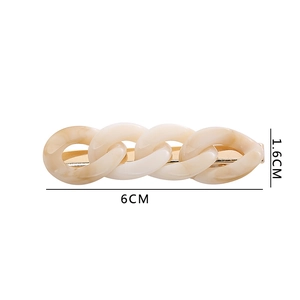 Details von 6cm Acryl-Haarspange mit Marmorkette und goldener Metallschnalle