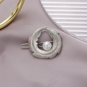 Elegant silver feather hair clip with white imitation pearl for women hair styling