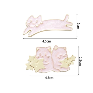 Detail view of pink enamel cat hair pins with gold edges and dimensions in centimeters