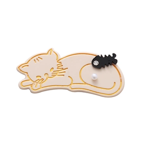 Fermaglio per capelli a forma di gatto beige con bordo dorato, lisca di strass e perla