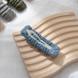 Simpatiche mollette per capelli in maglia stile orsetto in blu denim e colori autunnali