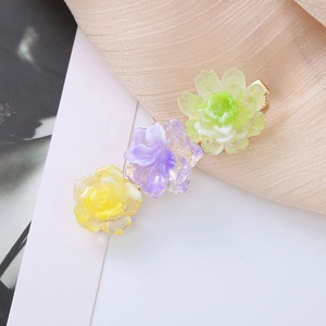Chic floral duckbill hair clip with tricolor resin blossoms and golden metal base