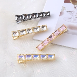 Lot de quatre barrettes à cheveux en cristal minimalistes en gris, rose et blanc