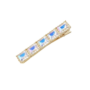 Barrette à cheveux dorée ornée de cristaux scintillants aux reflets bleus et violets