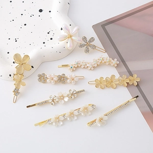 Set di fermagli per capelli eleganti con farfalla in opale, fiori dorati e perle