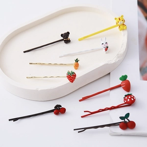 Lot de jolies barrettes de dessin animé en forme d'ours fraise et carotte pour filles