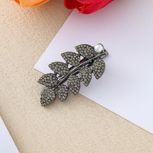 Barrette vintage en forme de feuille avec strass gris et perle blanche