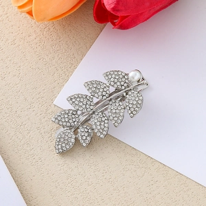Barrette à cheveux élégante en forme de feuille avec strass et perle sur carte
