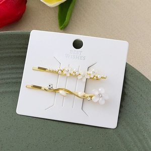 Ensemble de barrettes élégantes avec fleurs, perles et strass sur base dorée