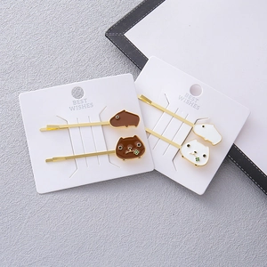 Süße Capybara und Tier-Haarspangen im Set auf einer schönen Geschenkkarte aus Papier