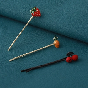 Lot de trois barrettes à cheveux mignonnes avec motifs fraise, carotte et cerise