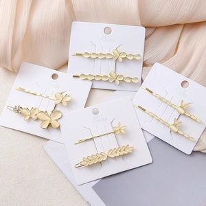 Elegante set di fermagli per capelli dorati con pietre occhio di gatto e motivi a farfalla