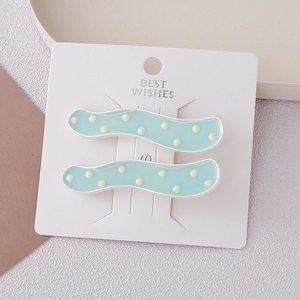 Lot de barrettes à cheveux vert menthe à pois sur carte de présentation