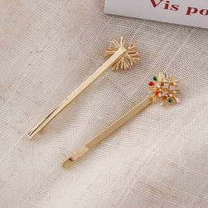 Barrettes à cheveux dorées étoiles et lune avec strass colorés et détails de fleurs