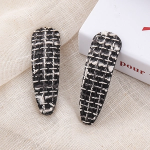 Classic houndstooth tweed oval hair clips for women in black and white woven pattern