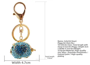 Détail du porte-clés cochon en strass avec cœur bleu et dimensions en alliage