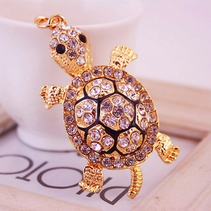 Porte-clés tortue étincelant avec cristaux strass et finition dorée élégante