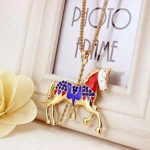 Vintage Zinc Alloy Carousel Horse Pendant Necklace For Women Enamel Drip Oil Rhinestone Sweater Chain Fantasy Fairy Tale Jewelry