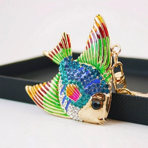 Porte-clés poisson tropical doré exquis avec strass bleus et émail coloré