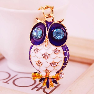 Porte-clés hibou charmant avec cristaux bleus et strass blancs sur métal doré