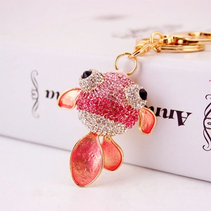 Porte-clés poisson rouge avec strass roses et nageoires en émail pour sacs à main de femme
