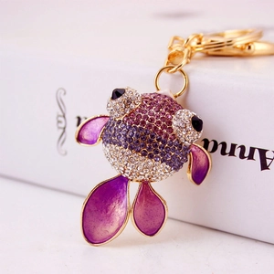 Porte-clés poisson rouge étincelant avec strass violets et fermoir mousqueton doré