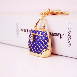 Fashionable handbag keychain in polished gold metal with blue enamel and rhinestones