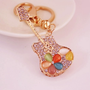 Porte-clés guitare créatif avec strass en cristal et pierres d'opale colorées sur porcelaine
