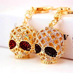 Porte-clés Tête de Mort Luxueux en Alliage de Zinc Incrusté de Strass Pendentif de Sac Style Gothique Or Cadeau