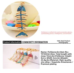 Détail du porte-clés arête de poisson en strass avec dimensions et informations de poids