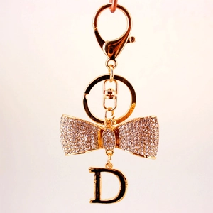 Porte-clés doré avec nœud en strass et grand pendentif lettre D pour sac à main
