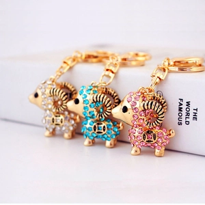 Porte-clés Créatif en Forme de Chèvre Alliage Incrusté de Strass Pendentif pour Sac et Voiture Design de Pièce Ajourée