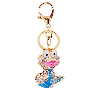 Porte-clés serpent doré avec émail bleu et strass blancs sur fond blanc de haute qualité
